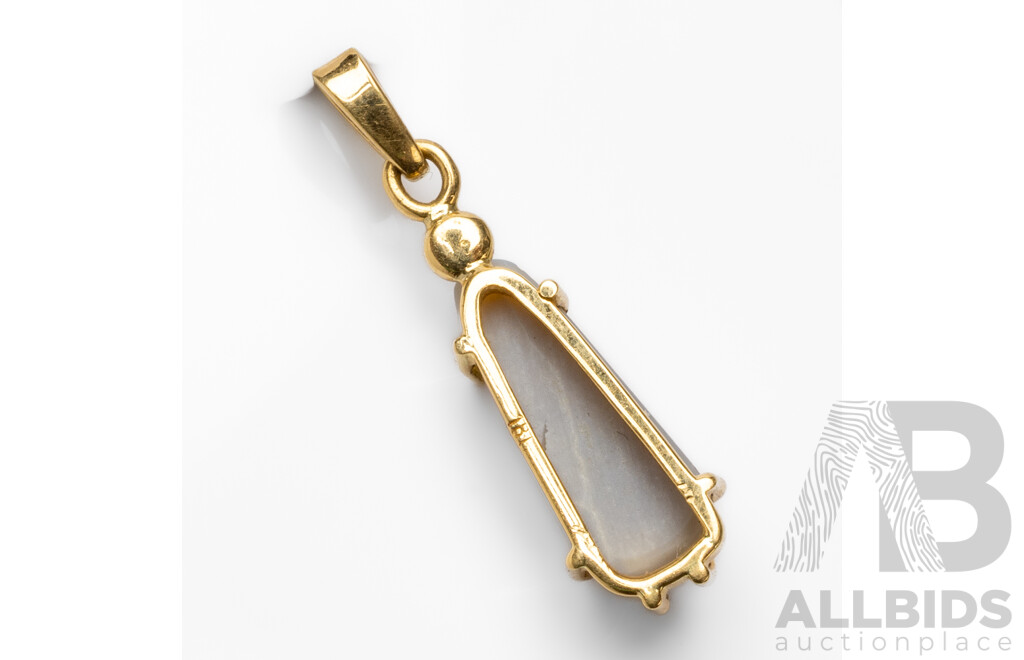 18ct Yellow Gold Australian Opal Pendant - 2.52gms