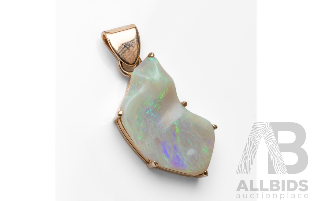 9ct Yellow Gold Australian Opal Pendant - 3.33gms