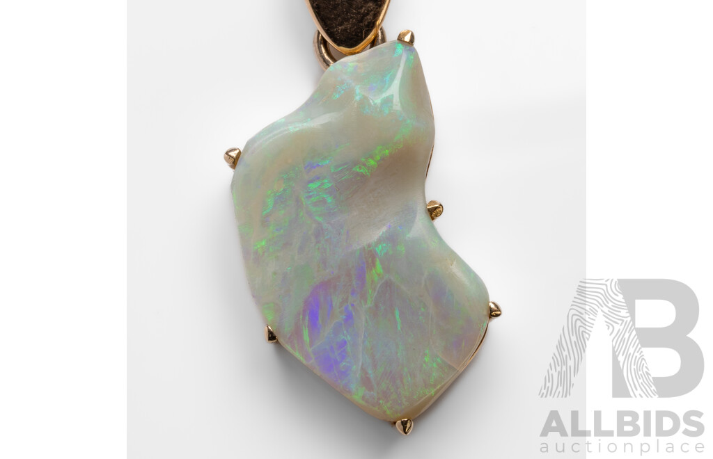 9ct Yellow Gold Australian Opal Pendant - 3.33gms