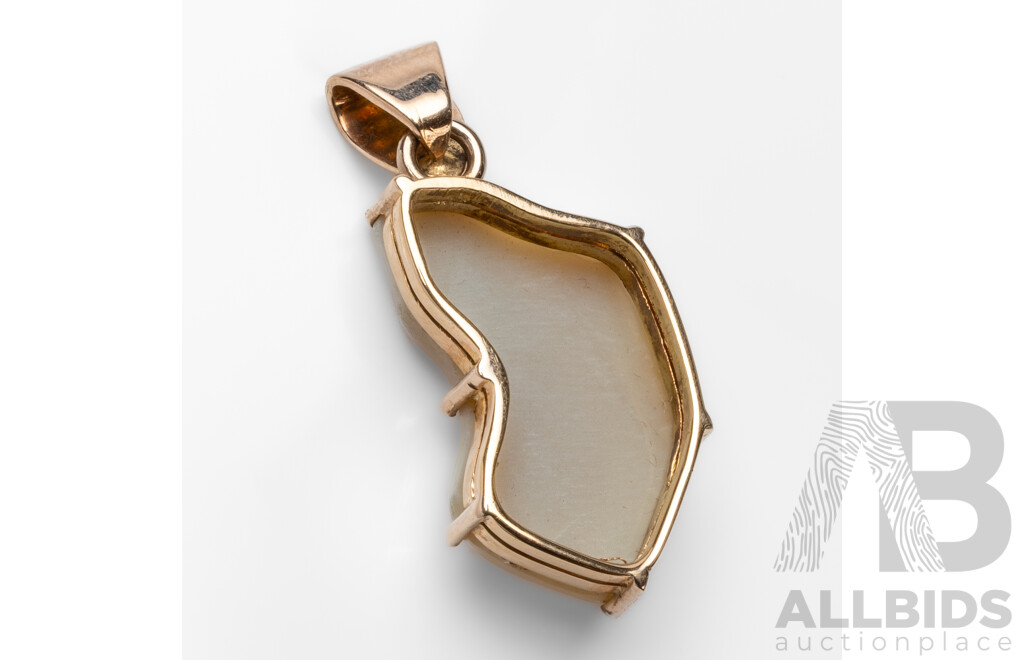 9ct Yellow Gold Australian Opal Pendant - 3.33gms