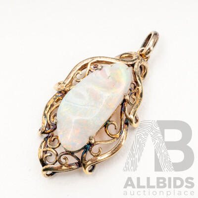 Gold Plated 925 Sterling Silver Pendant with a Lightning Ridge Opal