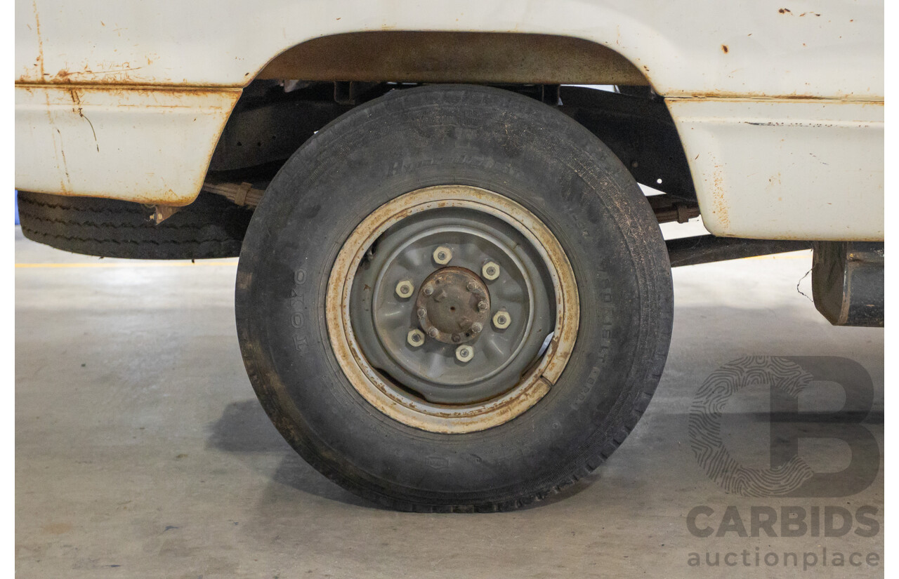 3/1977 Toyota Dyna 4d Tray Back Solid White 2.0L