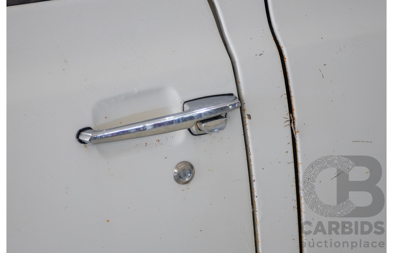 3/1977 Toyota Dyna 4d Tray Back Solid White 2.0L