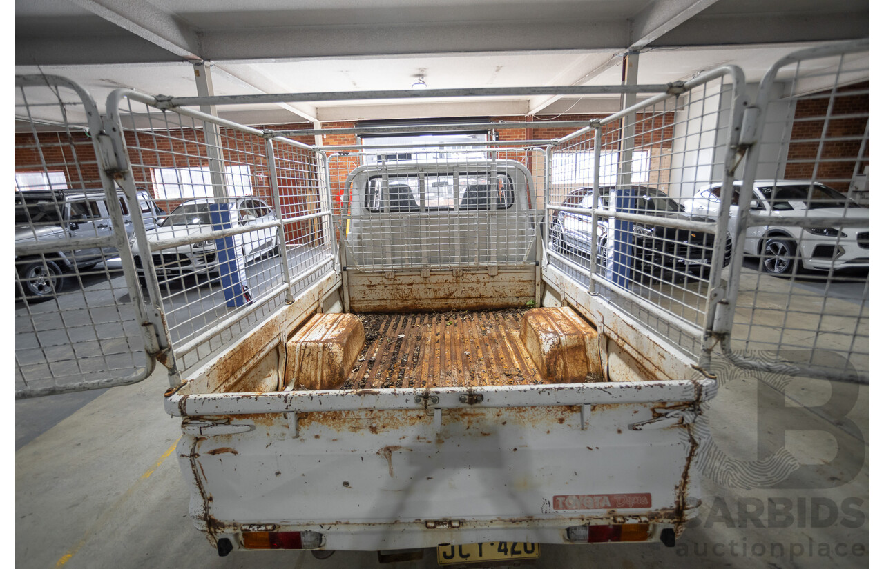 3/1977 Toyota Dyna 4d Tray Back Solid White 2.0L