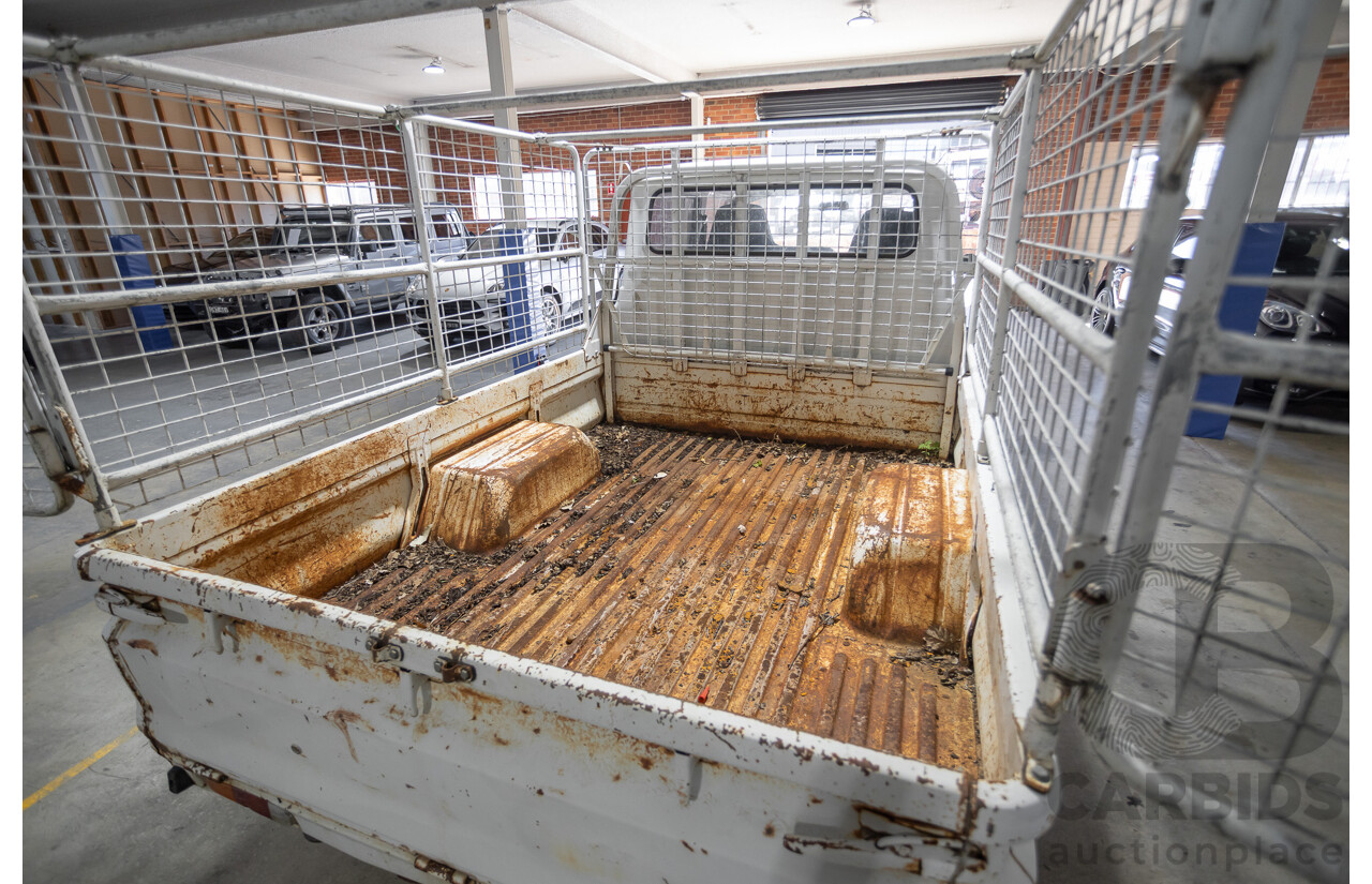 3/1977 Toyota Dyna 4d Tray Back Solid White 2.0L