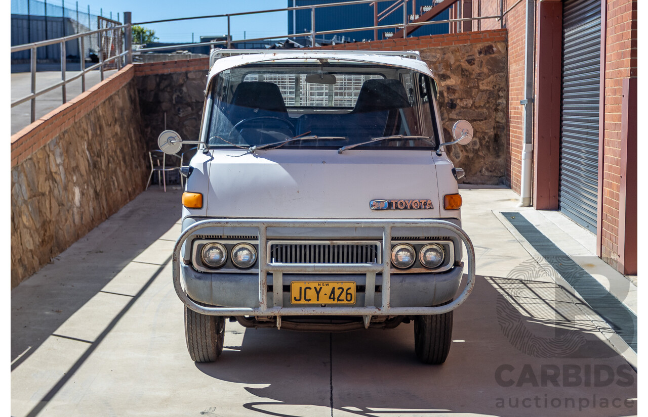 3/1977 Toyota Dyna 4d Tray Back Solid White 2.0L
