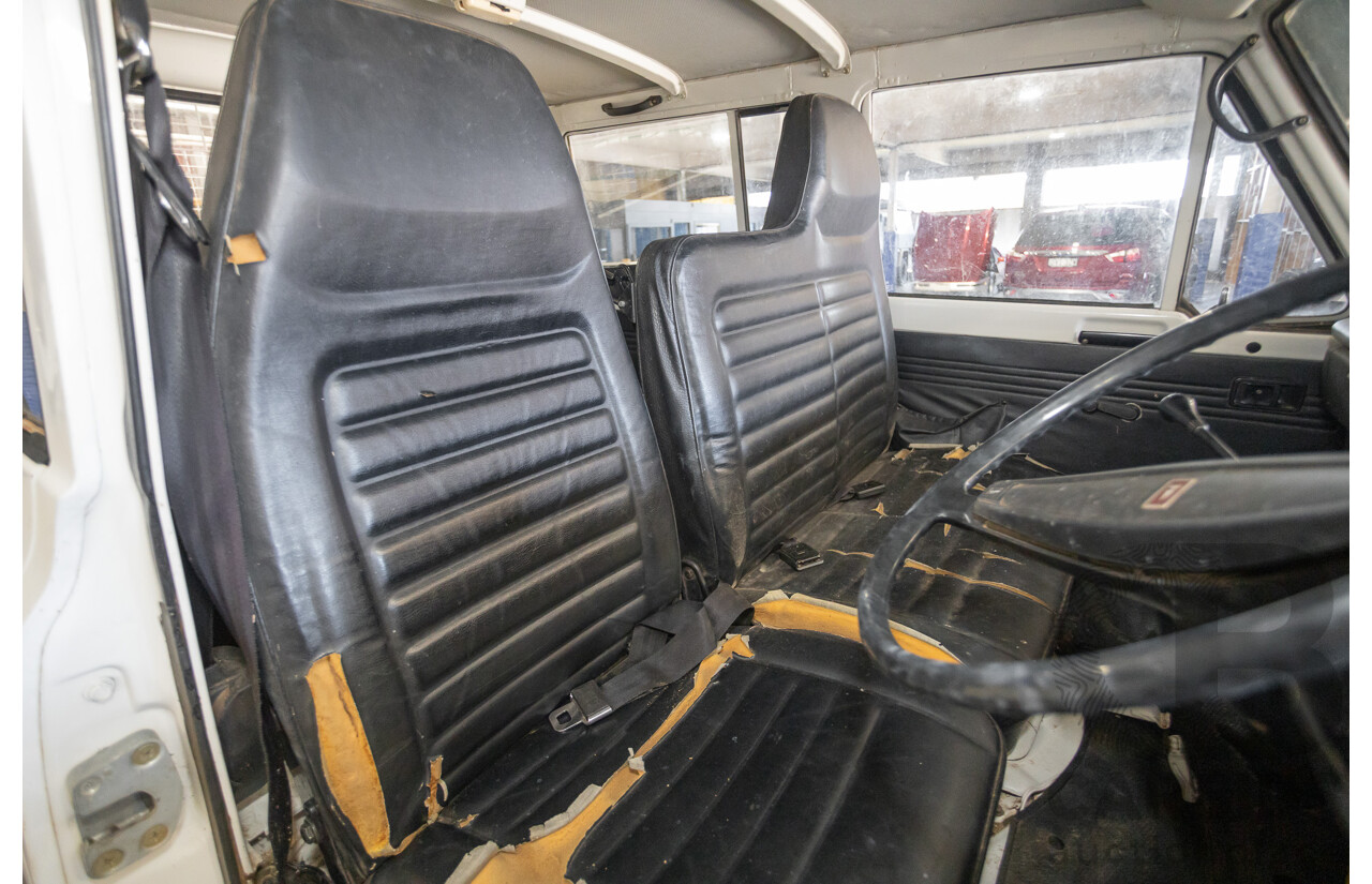 3/1977 Toyota Dyna 4d Tray Back Solid White 2.0L