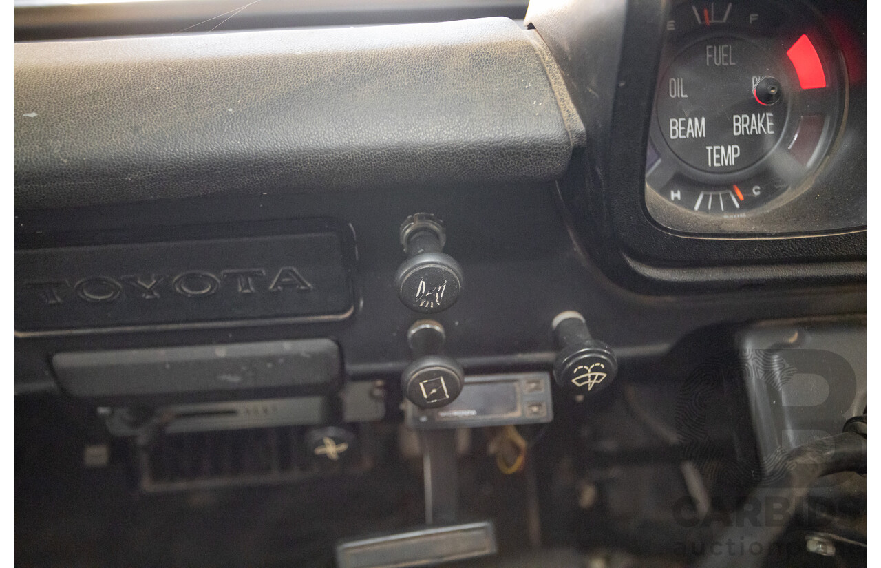 3/1977 Toyota Dyna 4d Tray Back Solid White 2.0L