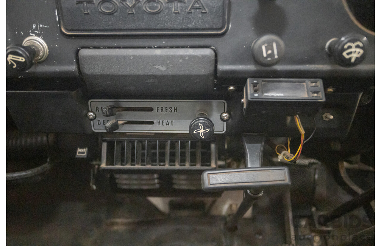 3/1977 Toyota Dyna 4d Tray Back Solid White 2.0L