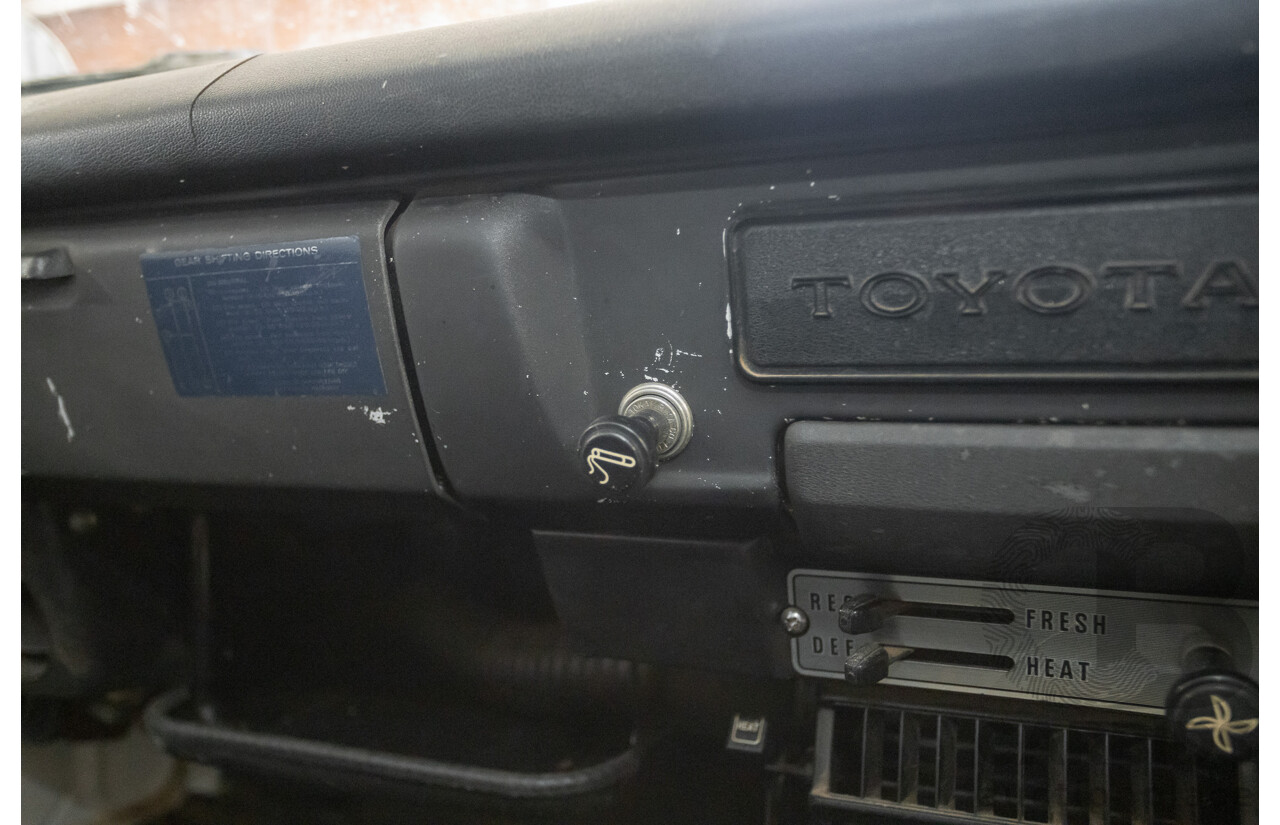 3/1977 Toyota Dyna 4d Tray Back Solid White 2.0L