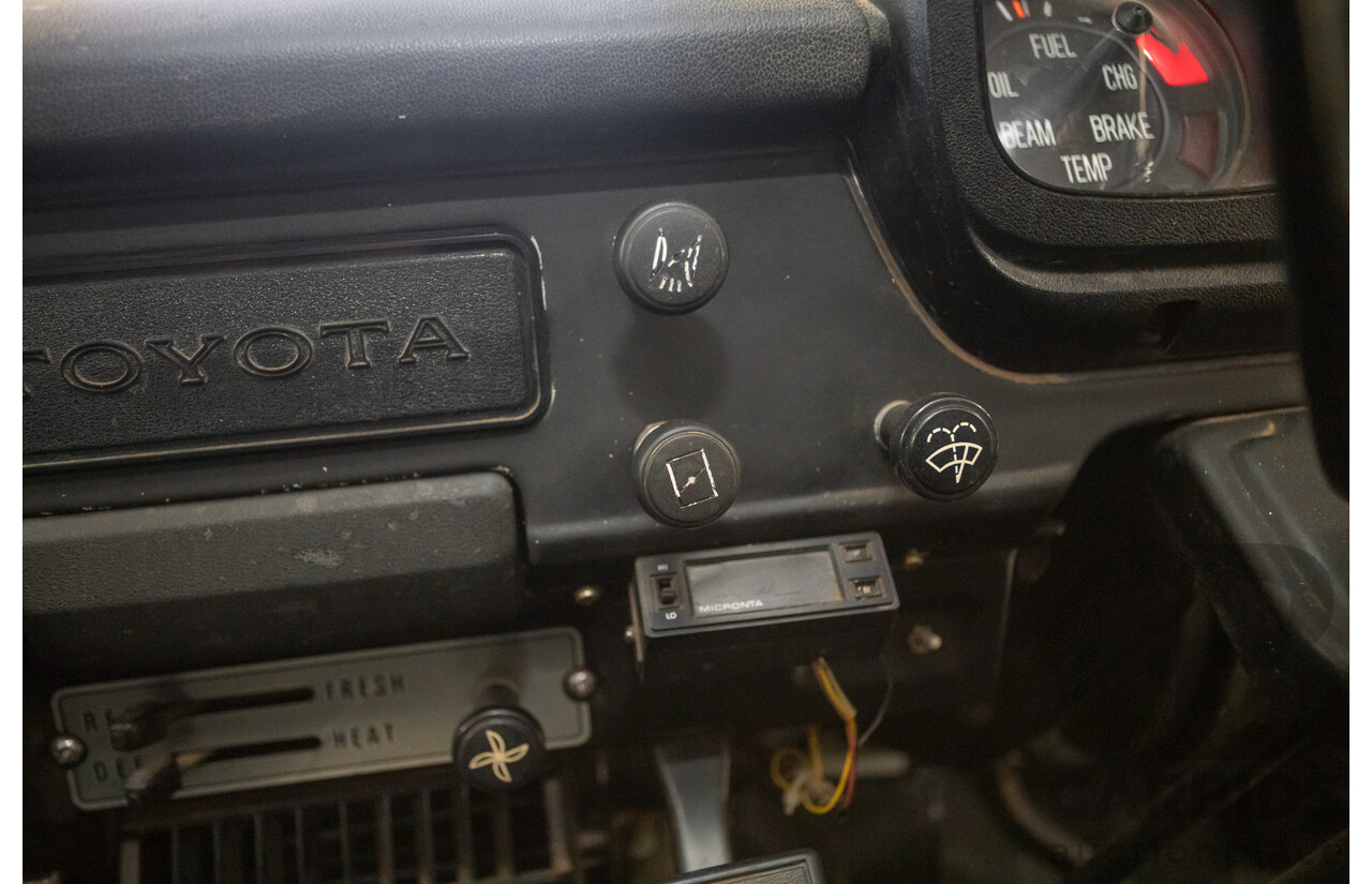 3/1977 Toyota Dyna 4d Tray Back Solid White 2.0L