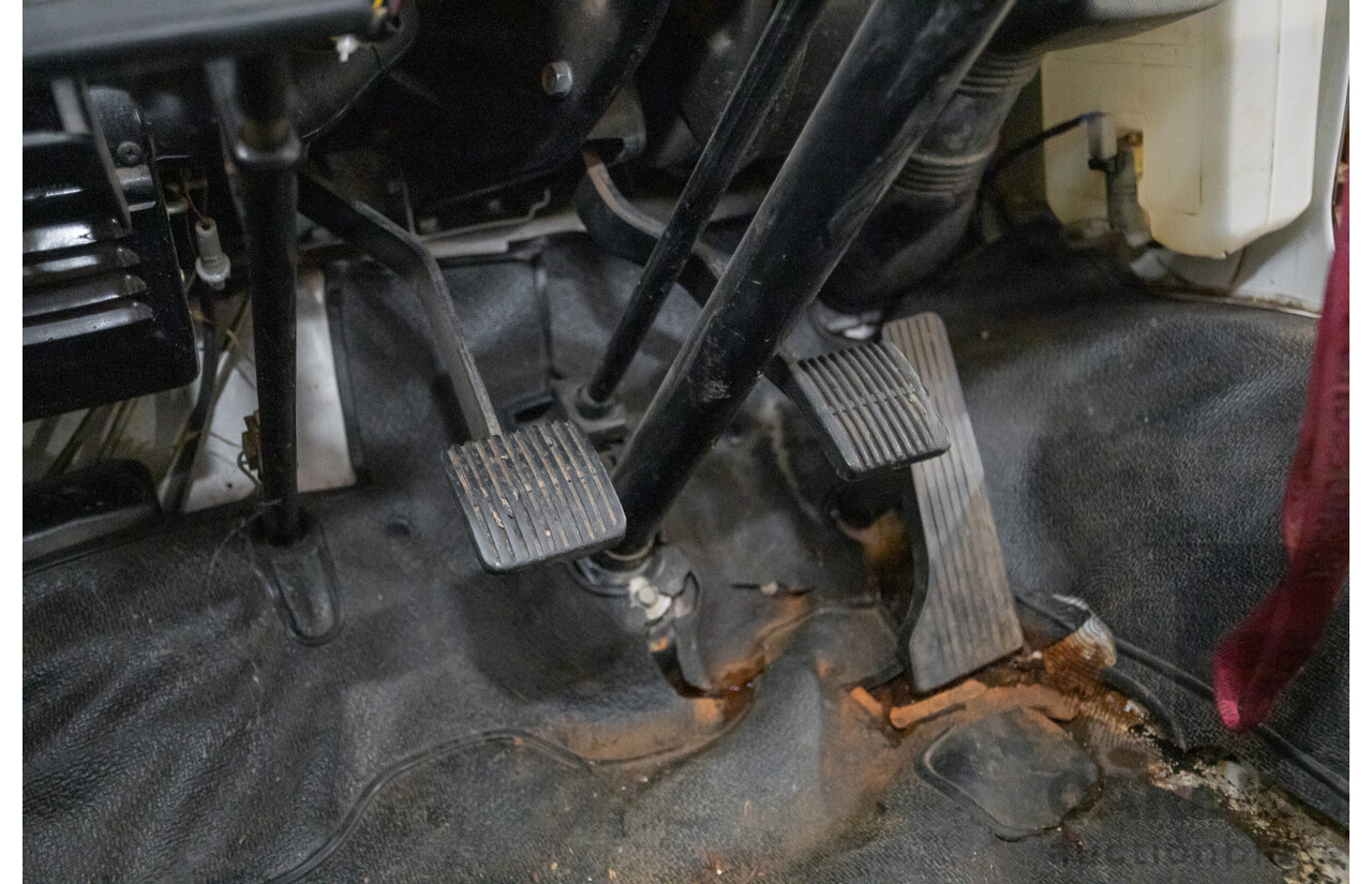 3/1977 Toyota Dyna 4d Tray Back Solid White 2.0L