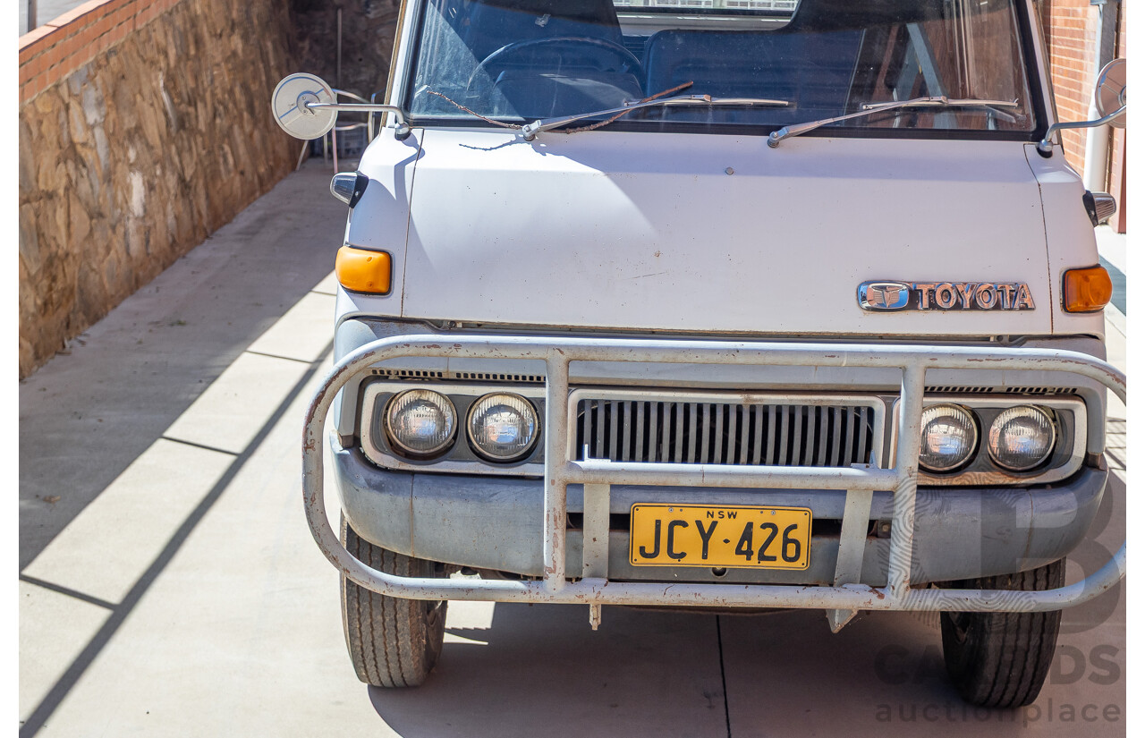 3/1977 Toyota Dyna 4d Tray Back Solid White 2.0L