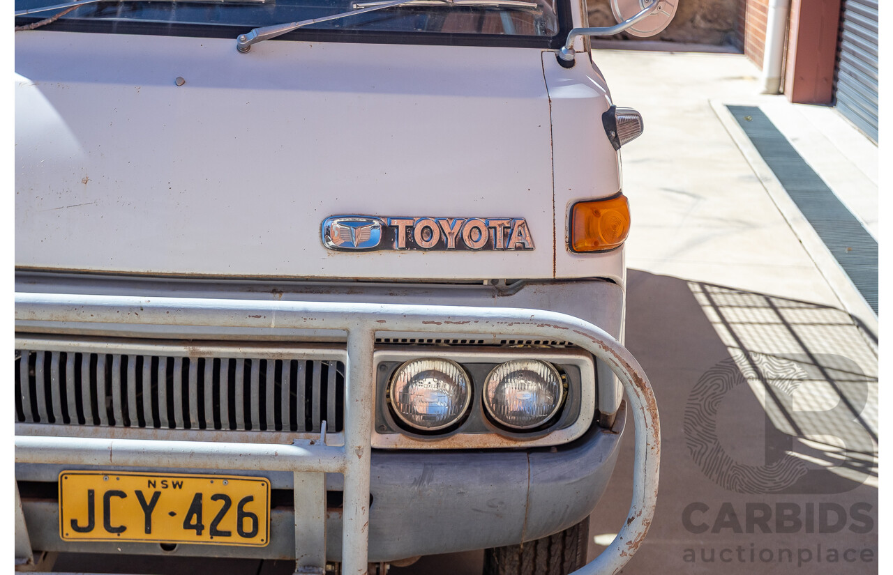 3/1977 Toyota Dyna 4d Tray Back Solid White 2.0L