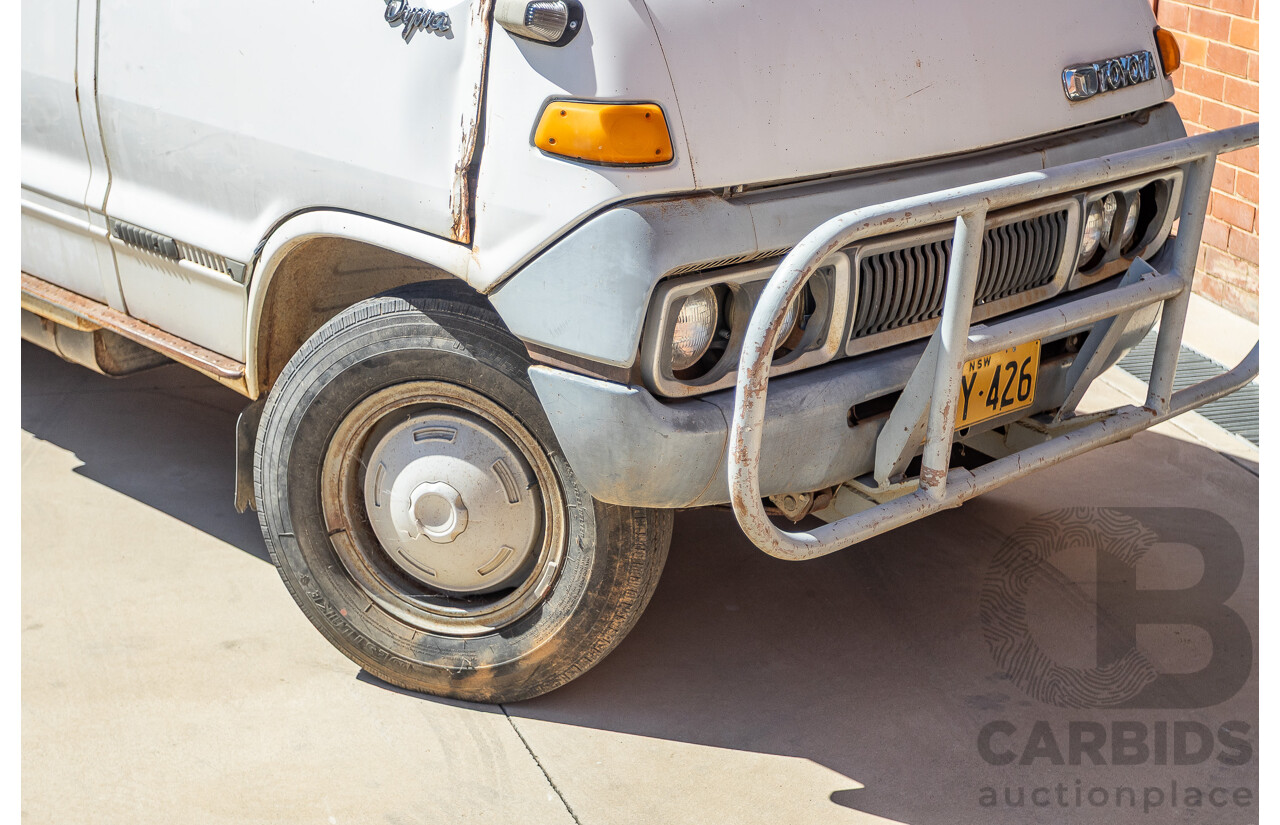 3/1977 Toyota Dyna 4d Tray Back Solid White 2.0L