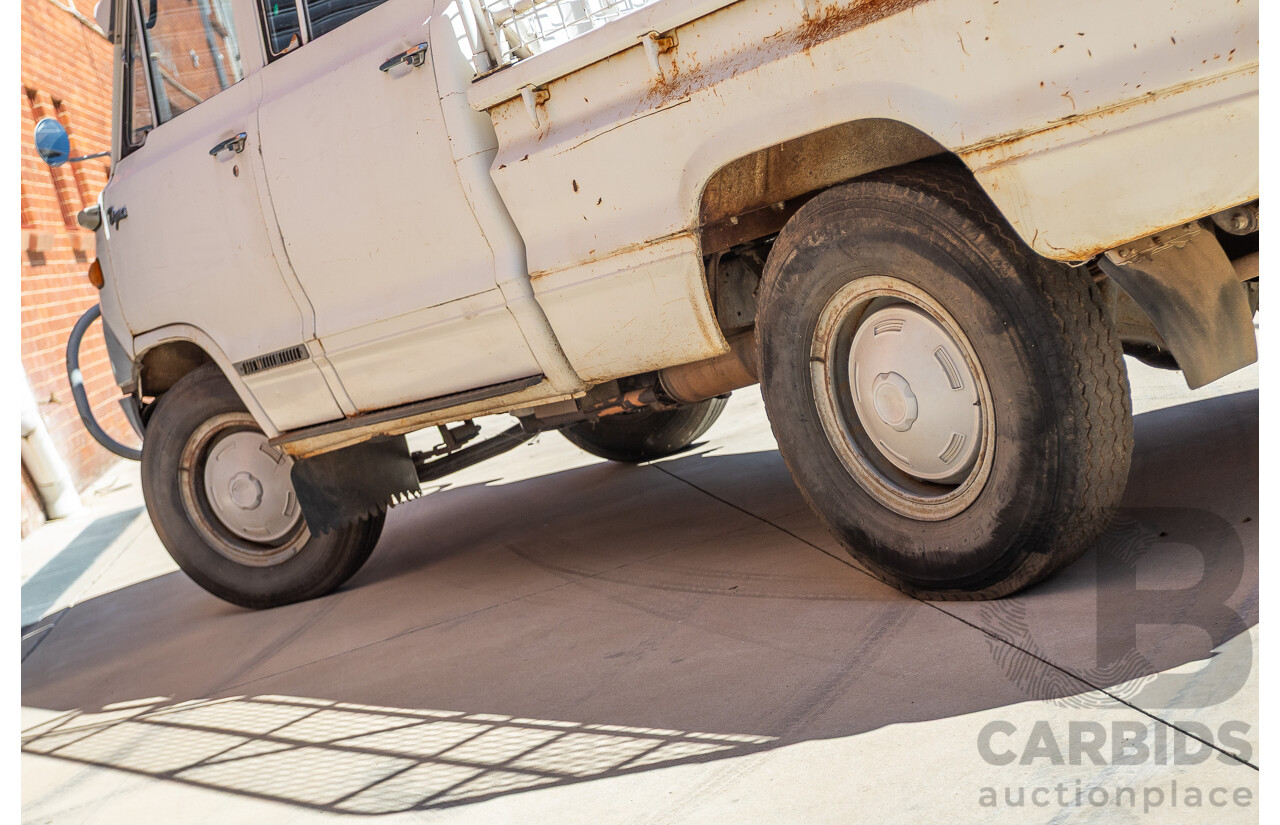 3/1977 Toyota Dyna 4d Tray Back Solid White 2.0L