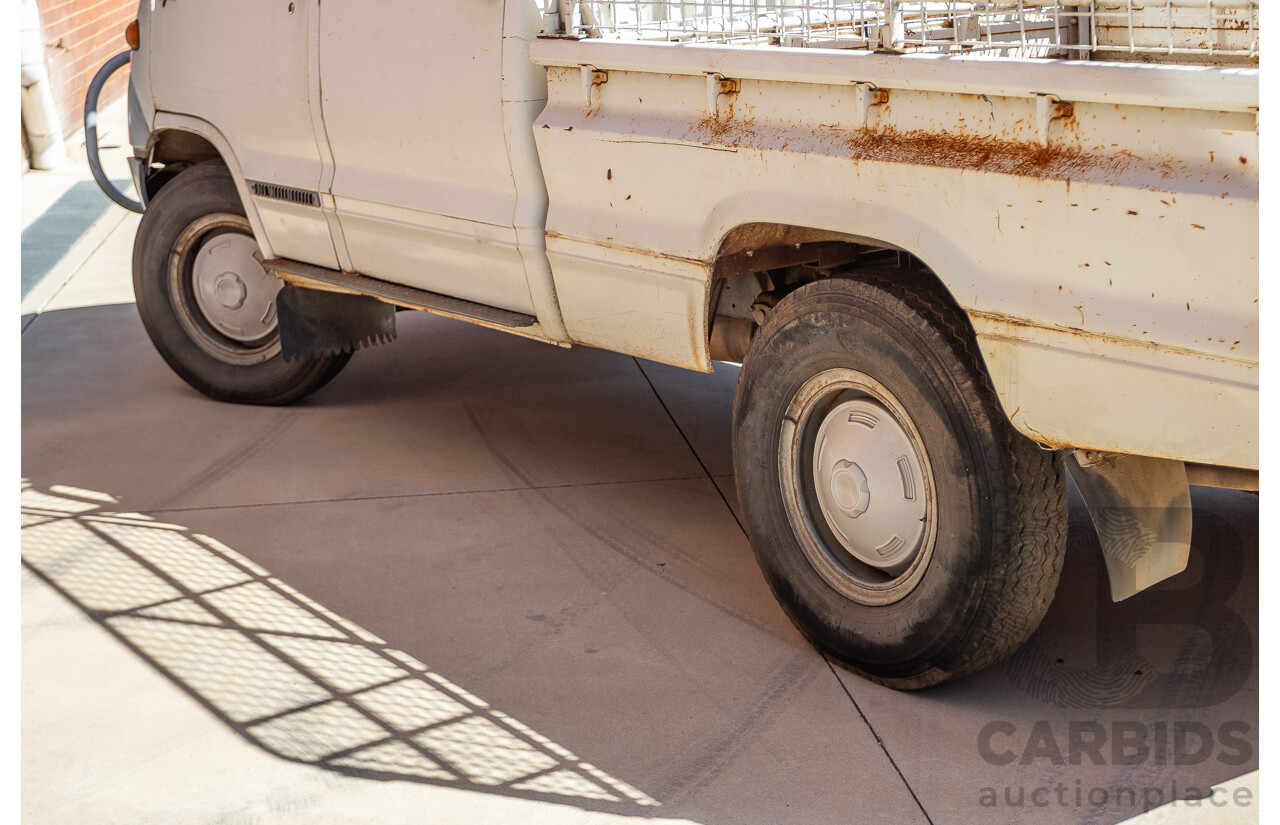 3/1977 Toyota Dyna 4d Tray Back Solid White 2.0L