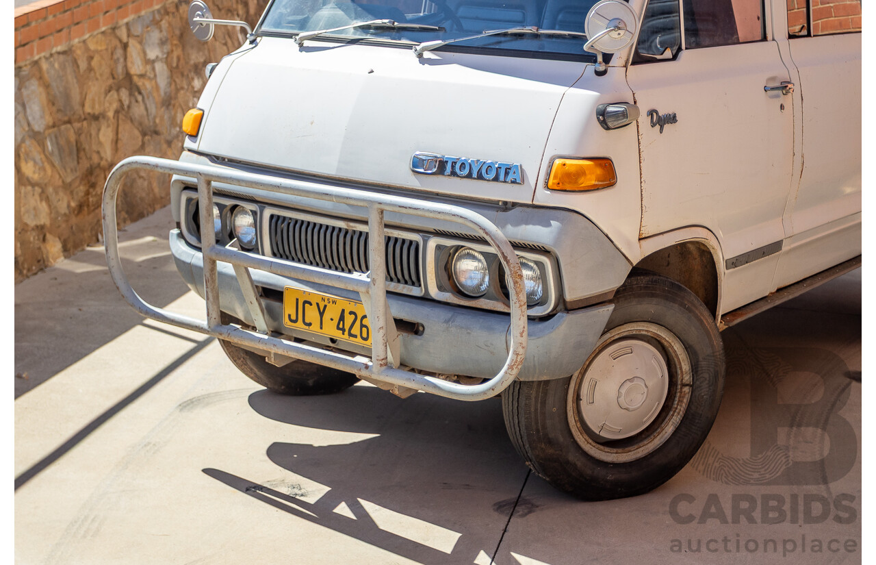 3/1977 Toyota Dyna 4d Tray Back Solid White 2.0L