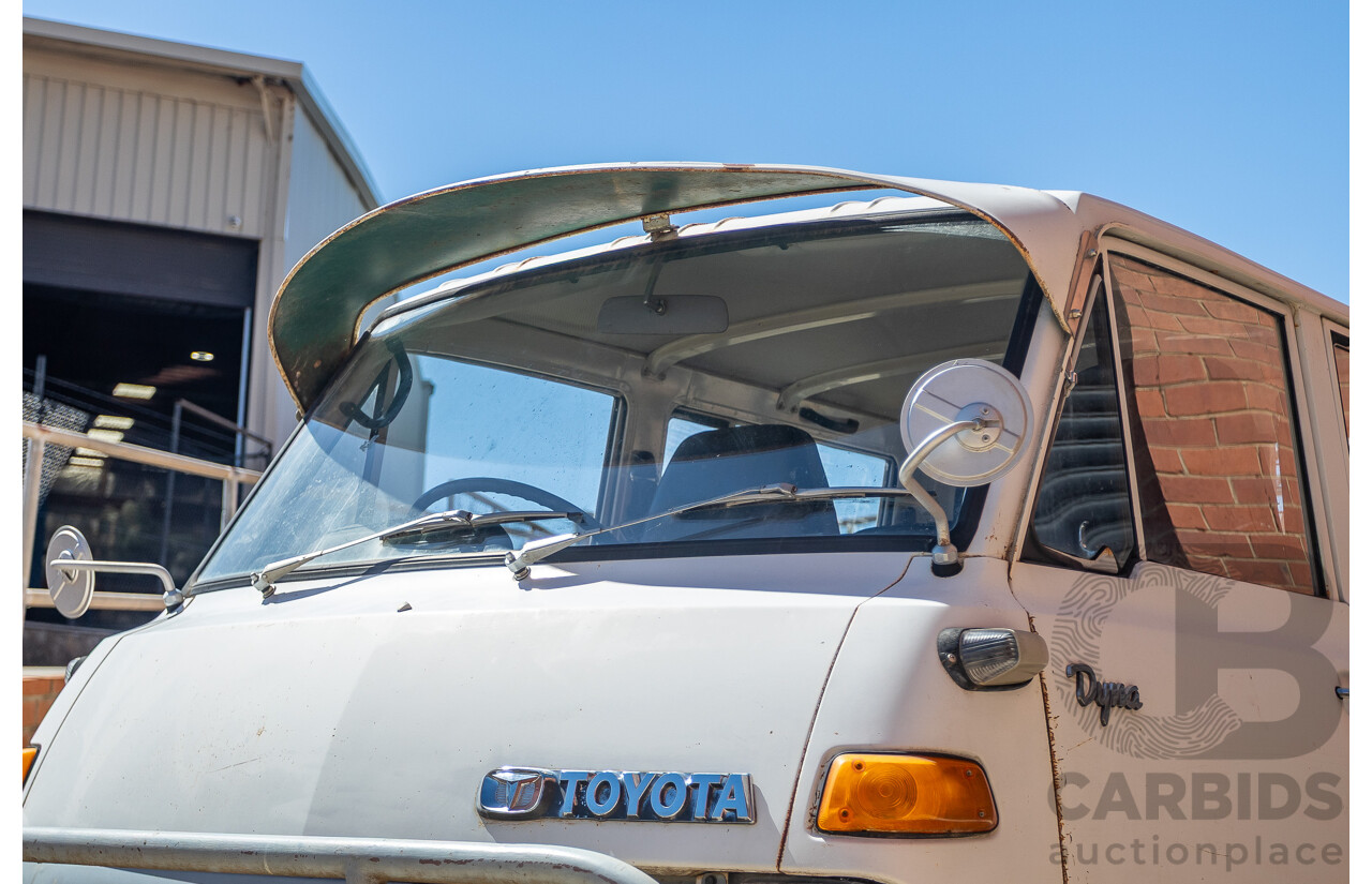 3/1977 Toyota Dyna 4d Tray Back Solid White 2.0L