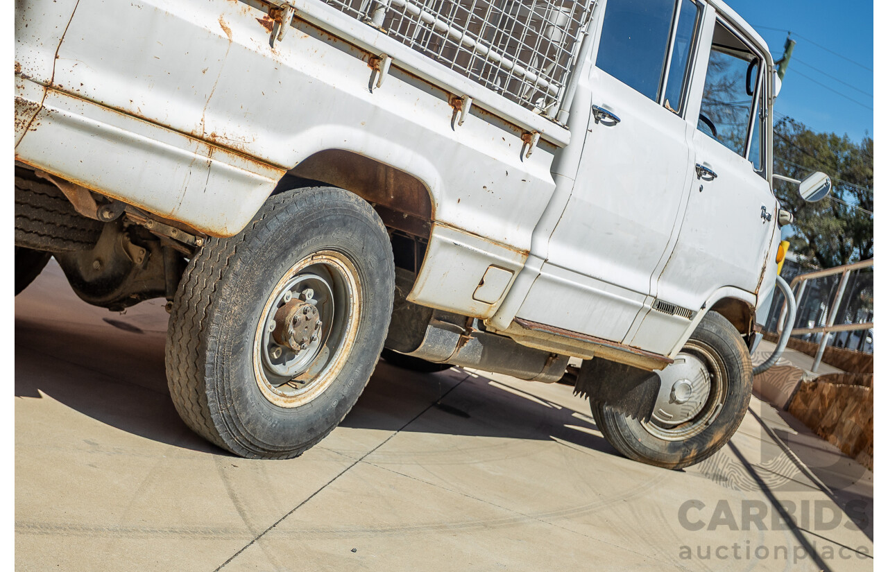 3/1977 Toyota Dyna 4d Tray Back Solid White 2.0L