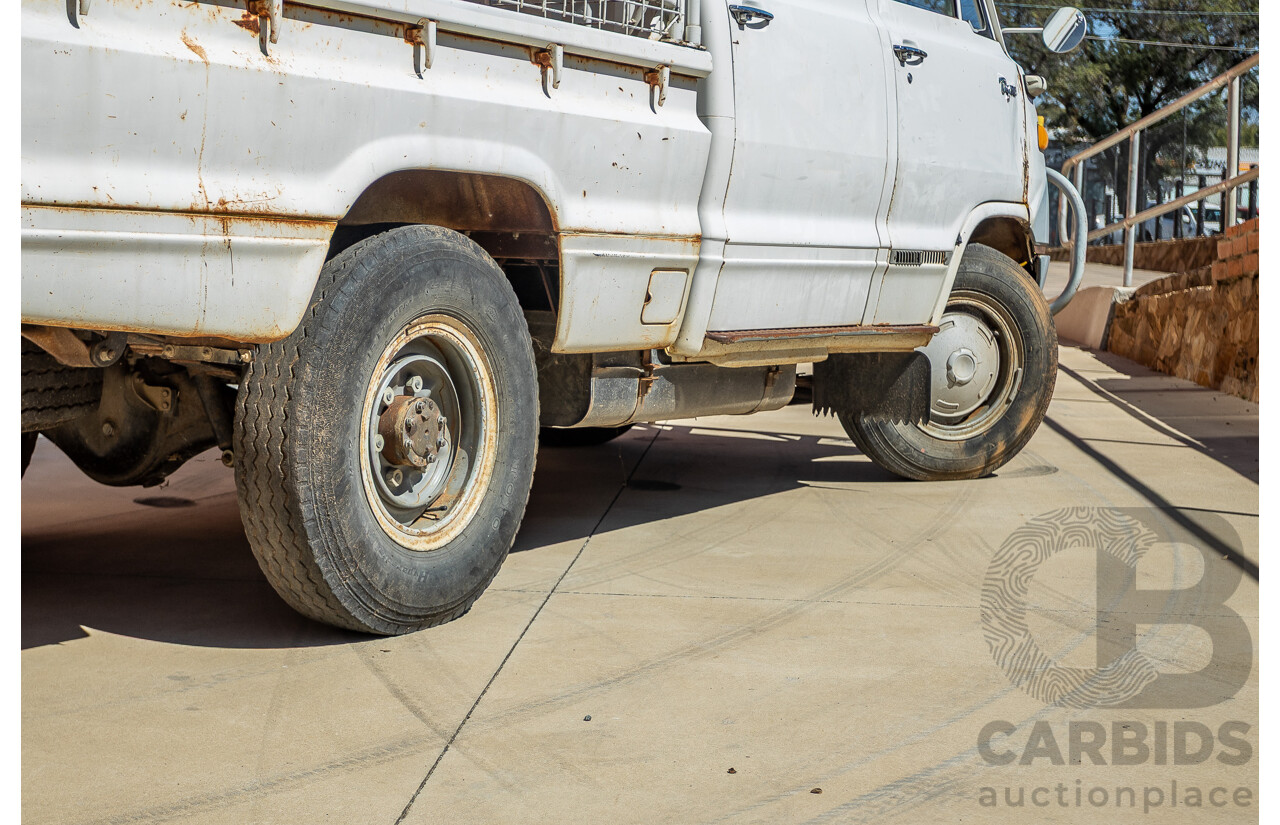 3/1977 Toyota Dyna 4d Tray Back Solid White 2.0L