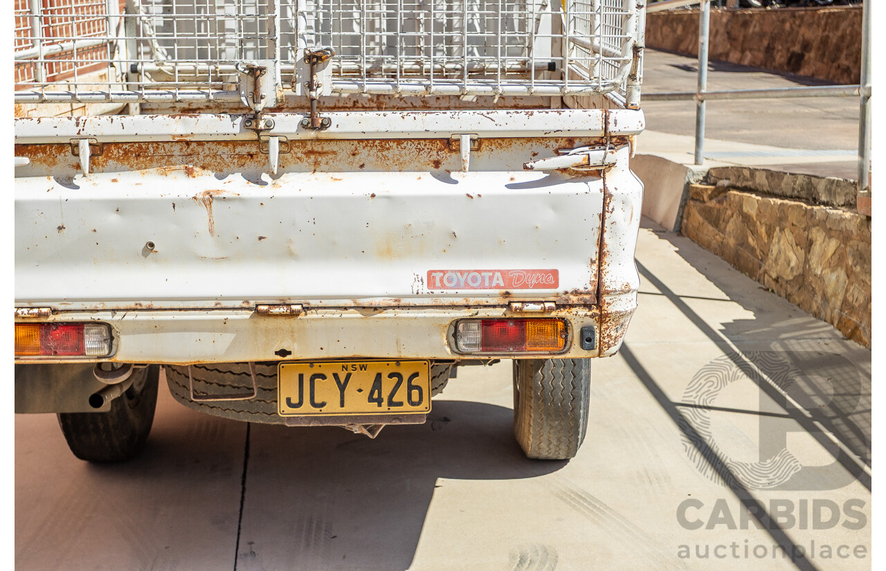 3/1977 Toyota Dyna 4d Tray Back Solid White 2.0L