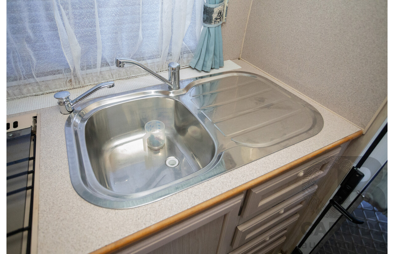 09/2000 Jayco Westport Caravan 18FT