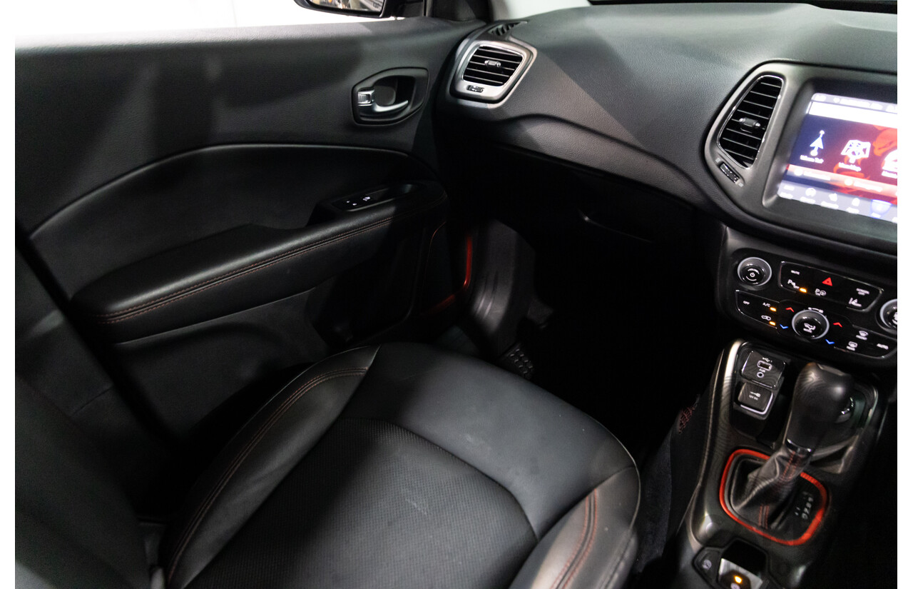 03/2021 Jeep Compass Trailhawk (4x4) M6 MY20 5d Wagon Brilliant Black Pearl Turbo 2.0L