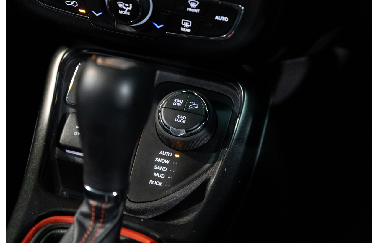 03/2021 Jeep Compass Trailhawk (4x4) M6 MY20 5d Wagon Brilliant Black Pearl Turbo 2.0L