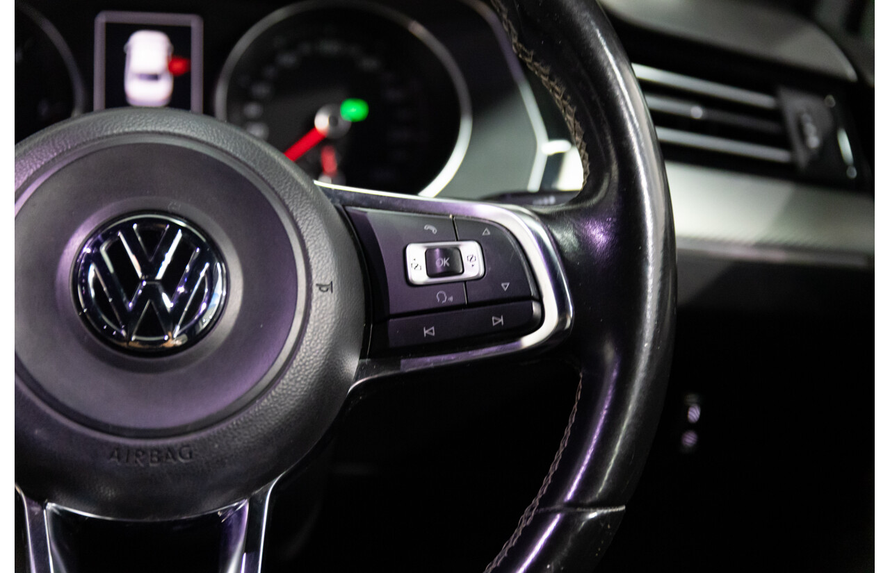 06/2016 Volkswagen Passat 140 TDI Highline (FWD) 3C MY16 4d Sedan Pure White Turbo Diesel 2.0L