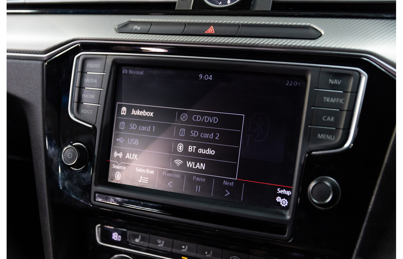 06/2016 Volkswagen Passat 140 TDI Highline (FWD) 3C MY16 4d Sedan Pure White Turbo Diesel 2.0L