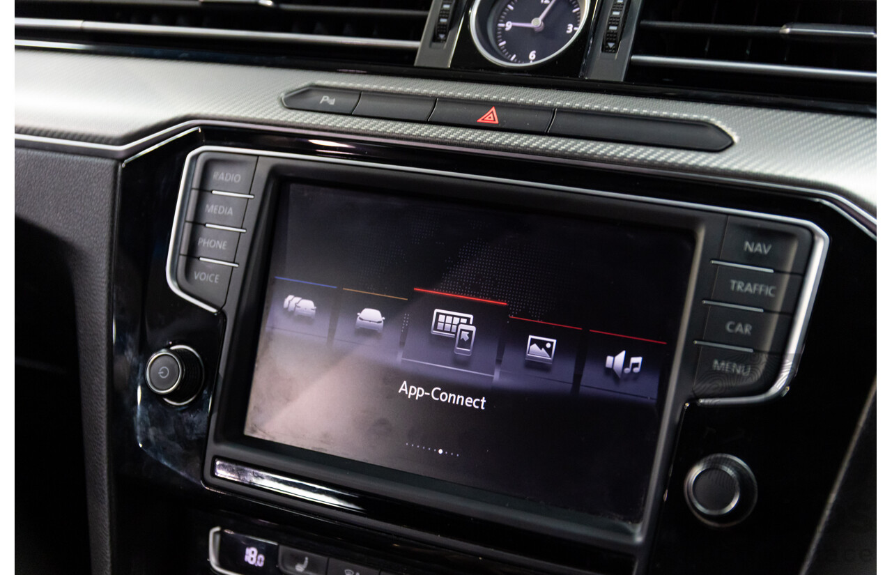 06/2016 Volkswagen Passat 140 TDI Highline (FWD) 3C MY16 4d Sedan Pure White Turbo Diesel 2.0L