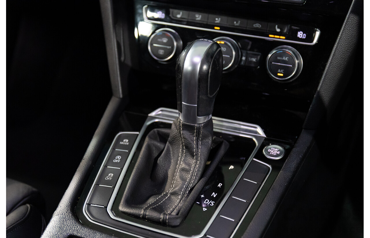 06/2016 Volkswagen Passat 140 TDI Highline (FWD) 3C MY16 4d Sedan Pure White Turbo Diesel 2.0L