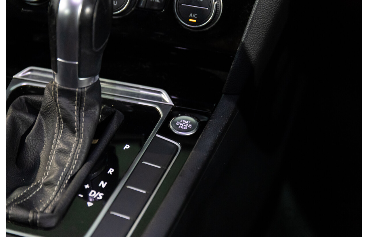 06/2016 Volkswagen Passat 140 TDI Highline (FWD) 3C MY16 4d Sedan Pure White Turbo Diesel 2.0L