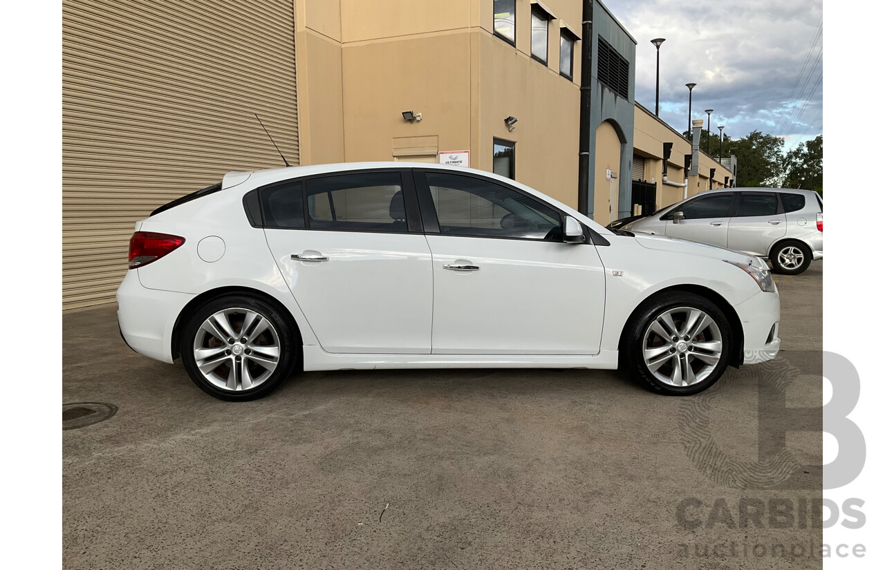 5/2013 Holden Cruze SRi V JH MY13 5d Hatchback White Turbo 1.4L