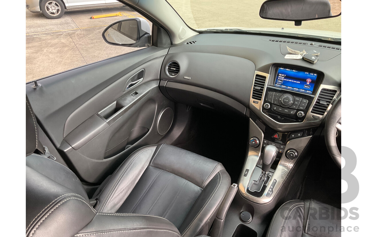 5/2013 Holden Cruze SRi V JH MY13 5d Hatchback White Turbo 1.4L