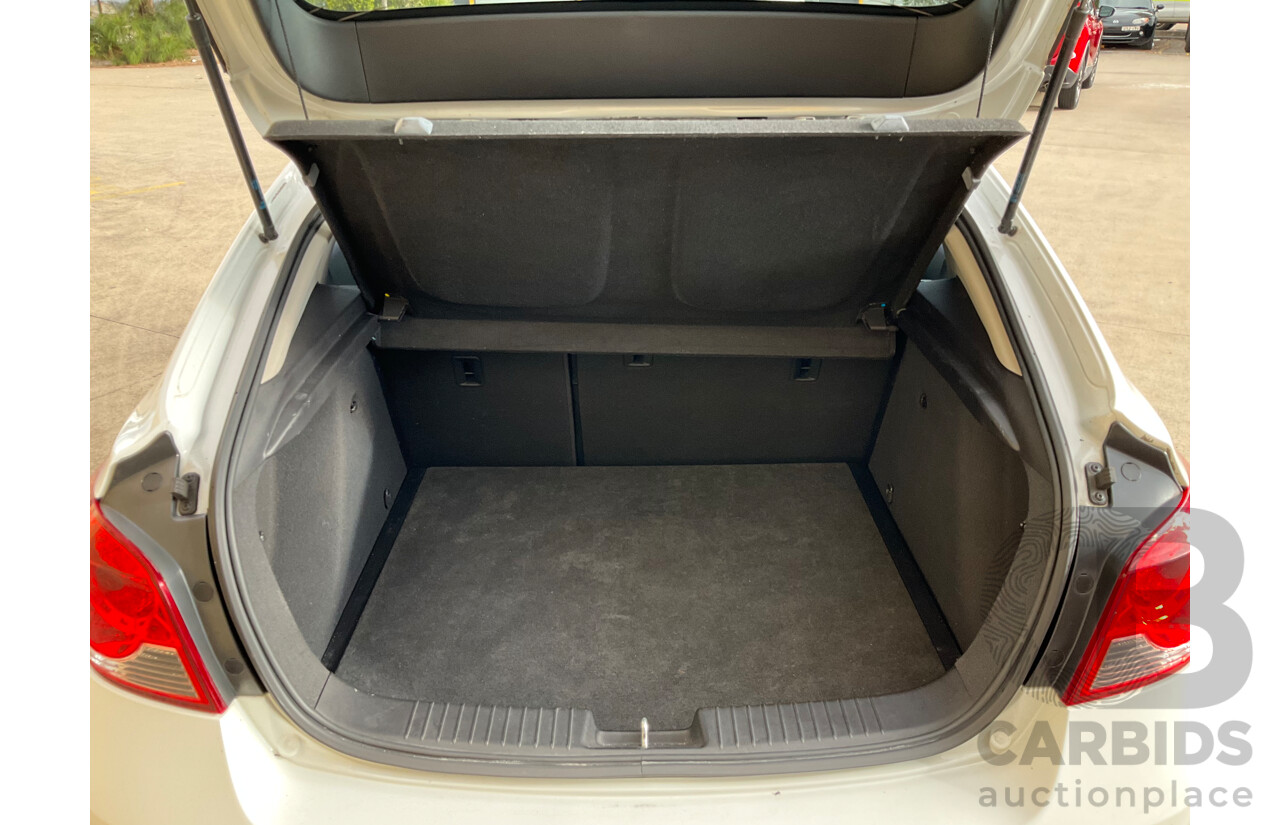 5/2013 Holden Cruze SRi V JH MY13 5d Hatchback White Turbo 1.4L