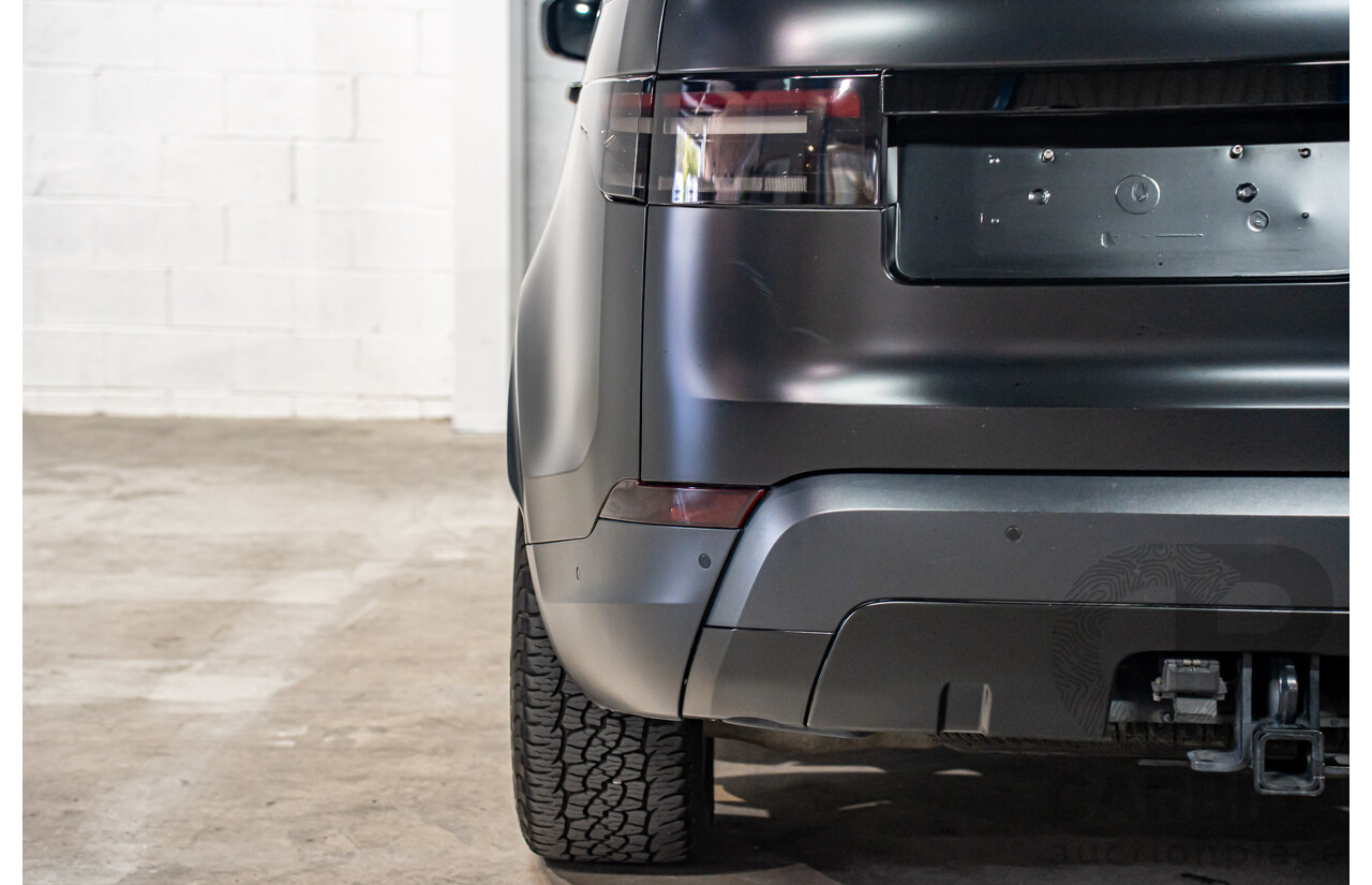 11/2018 Land Rover Discovery SD4 SE (177kW 4WD) L462 MY19 4d Wagon Silicon Silver Metallic (Matt Black Wrap) Turbo Diesel 2.0L