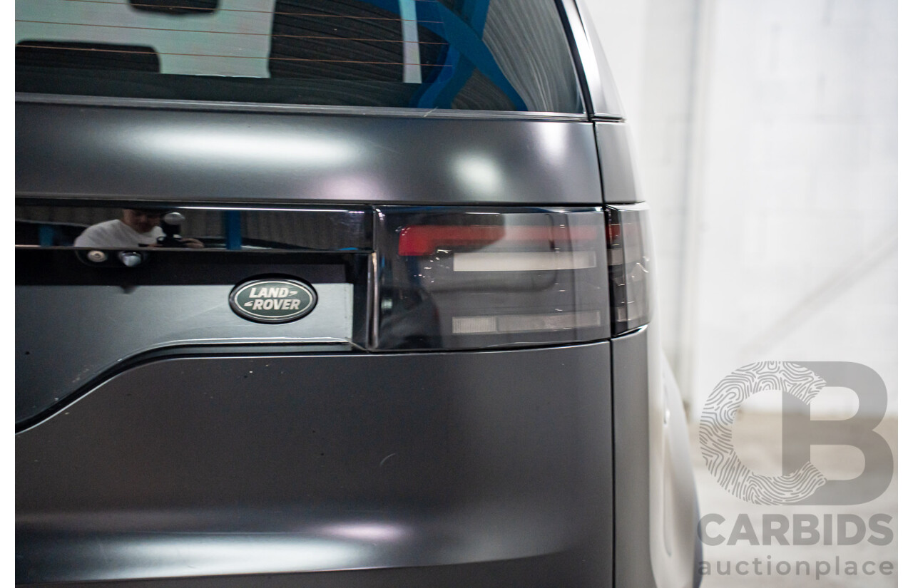 11/2018 Land Rover Discovery SD4 SE (177kW 4WD) L462 MY19 4d Wagon Silicon Silver Metallic (Matt Black Wrap) Turbo Diesel 2.0L