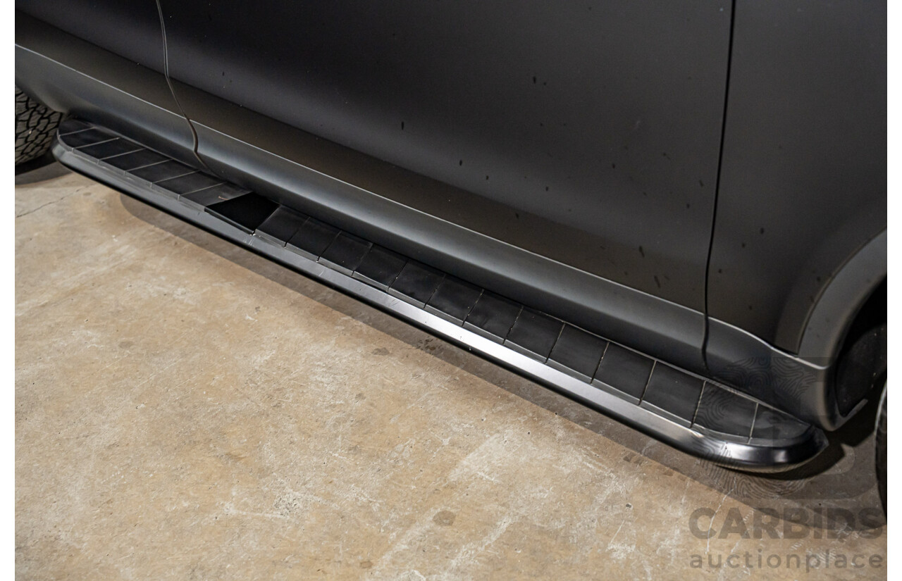 11/2018 Land Rover Discovery SD4 SE (177kW 4WD) L462 MY19 4d Wagon Silicon Silver Metallic (Matt Black Wrap) Turbo Diesel 2.0L