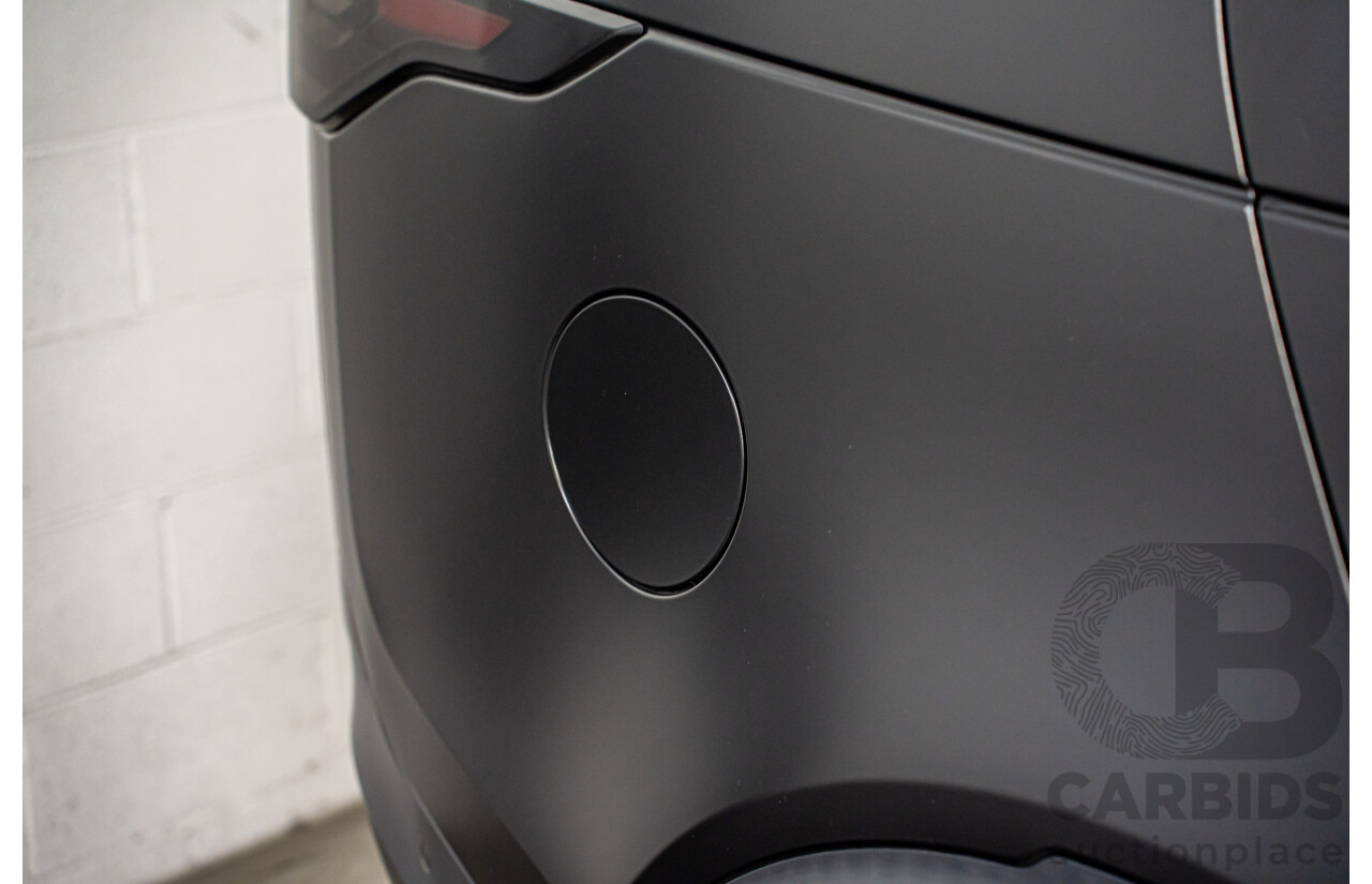 11/2018 Land Rover Discovery SD4 SE (177kW 4WD) L462 MY19 4d Wagon Silicon Silver Metallic (Matt Black Wrap) Turbo Diesel 2.0L