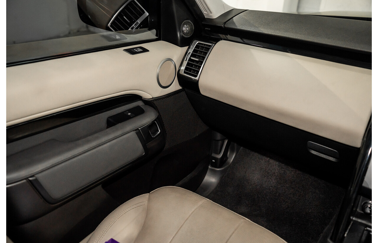 11/2018 Land Rover Discovery SD4 SE (177kW 4WD) L462 MY19 4d Wagon Silicon Silver Metallic (Matt Black Wrap) Turbo Diesel 2.0L