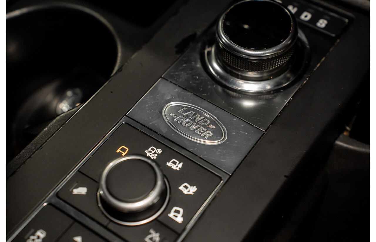 11/2018 Land Rover Discovery SD4 SE (177kW 4WD) L462 MY19 4d Wagon Silicon Silver Metallic (Matt Black Wrap) Turbo Diesel 2.0L