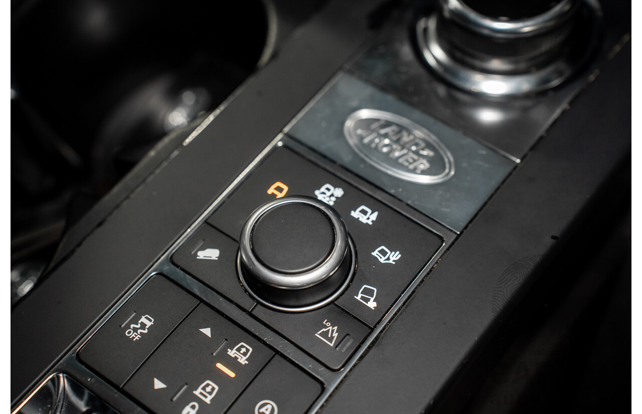 11/2018 Land Rover Discovery SD4 SE (177kW 4WD) L462 MY19 4d Wagon Silicon Silver Metallic (Matt Black Wrap) Turbo Diesel 2.0L