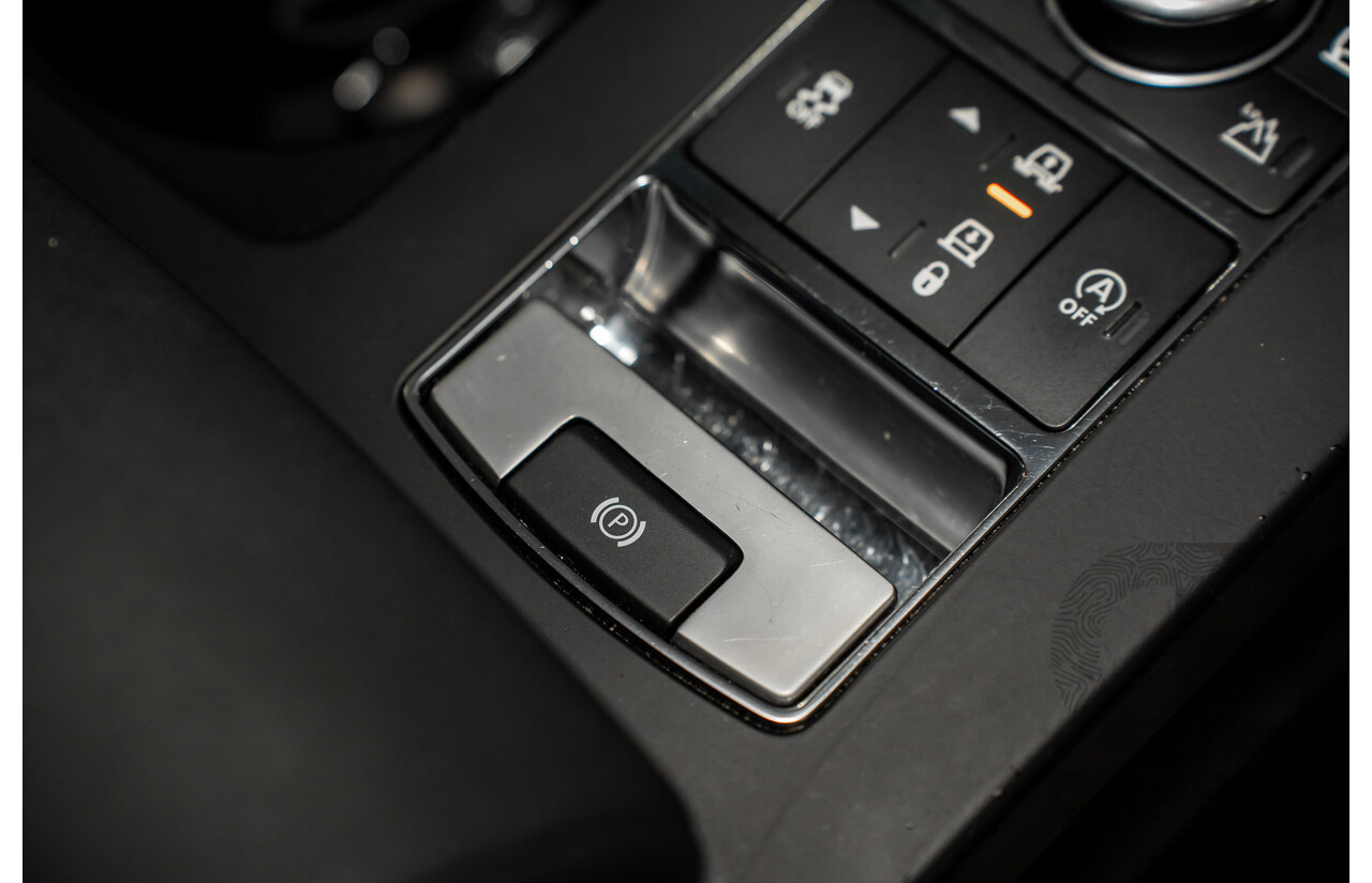 11/2018 Land Rover Discovery SD4 SE (177kW 4WD) L462 MY19 4d Wagon Silicon Silver Metallic (Matt Black Wrap) Turbo Diesel 2.0L