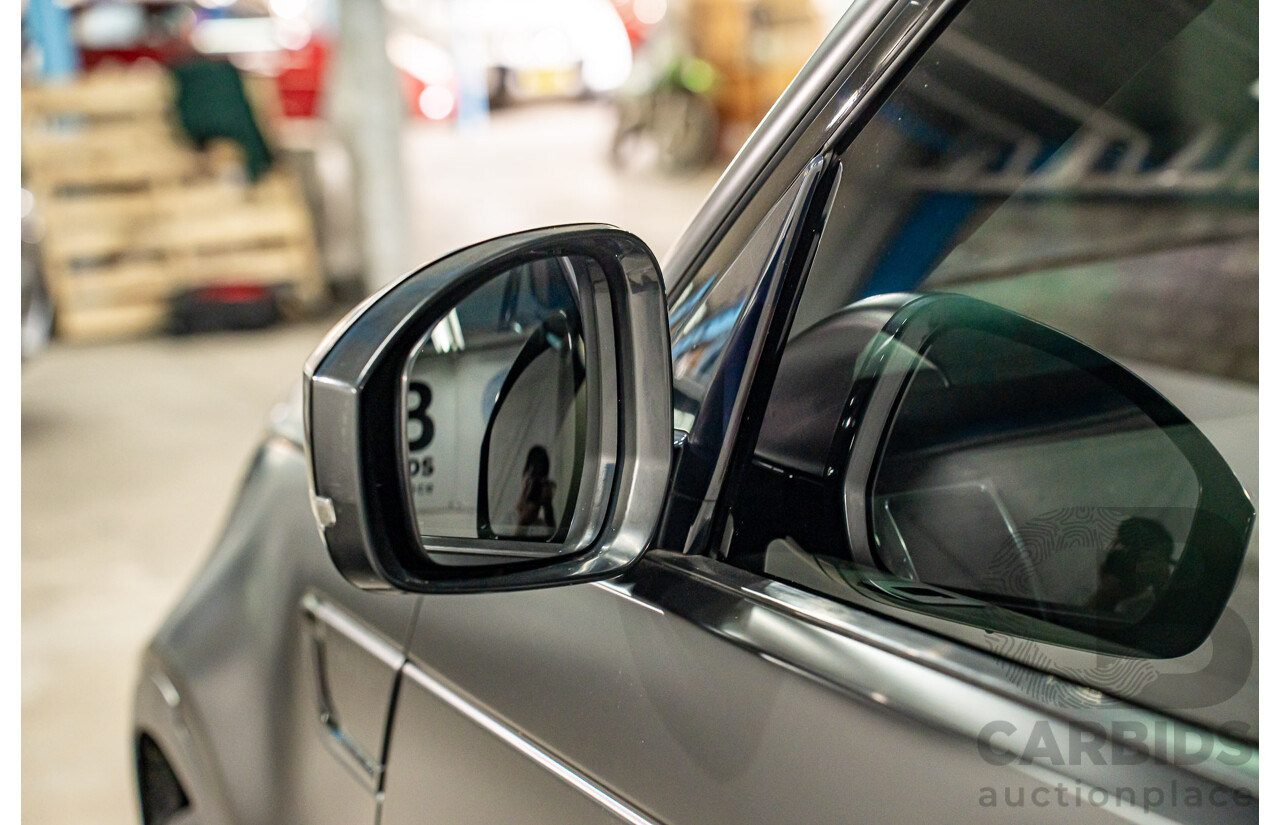 11/2018 Land Rover Discovery SD4 SE (177kW 4WD) L462 MY19 4d Wagon Silicon Silver Metallic (Matt Black Wrap) Turbo Diesel 2.0L