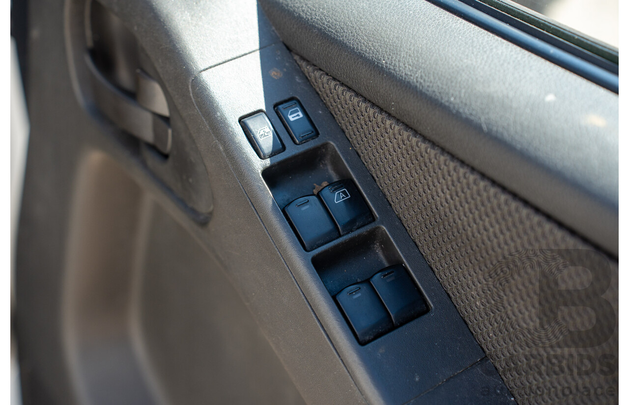 3/2013 Nissan Navara RX (4x2) D40 MY11 Dual Cab P/Up White 2.5L