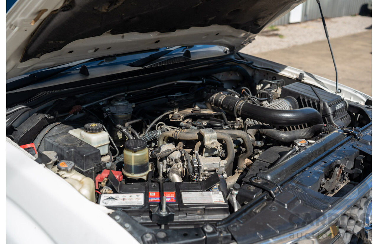 3/2013 Nissan Navara RX (4x2) D40 MY11 Dual Cab P/Up White 2.5L