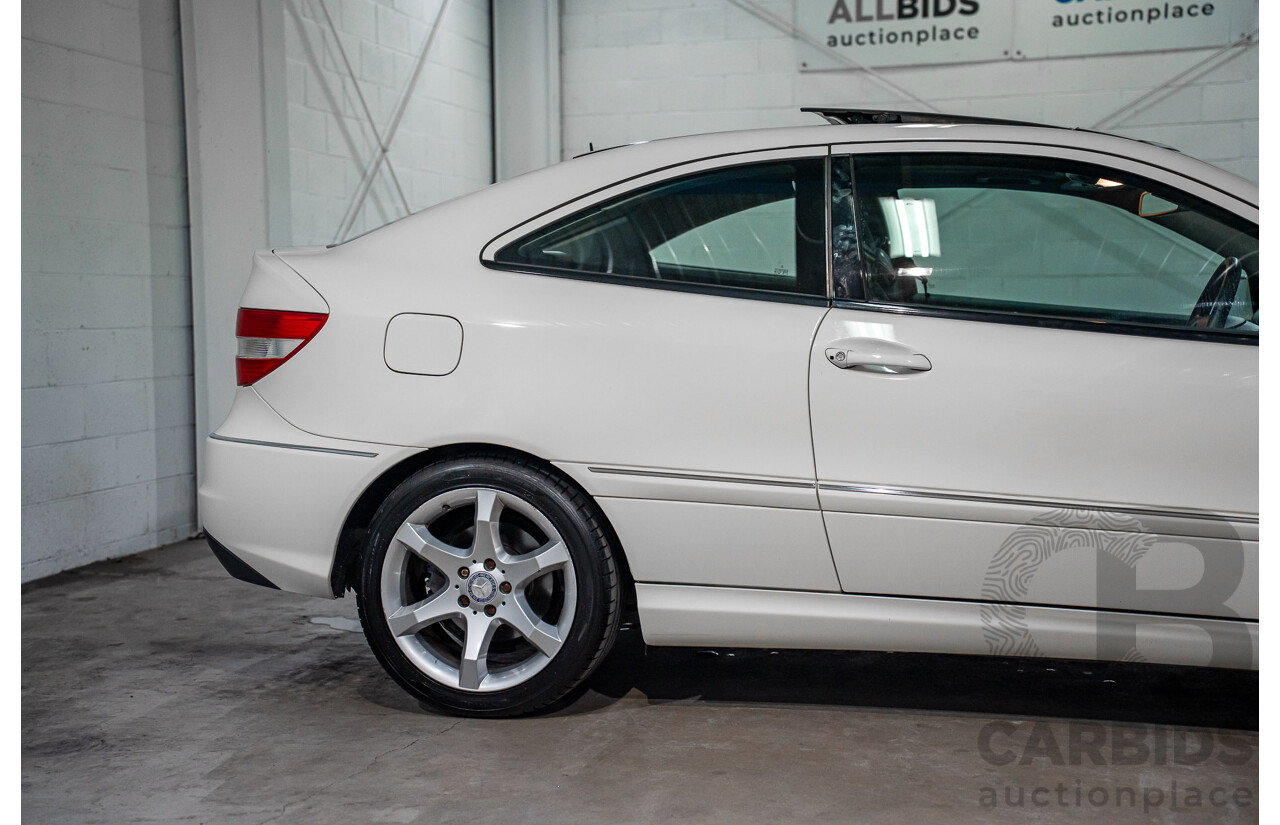 7/2009 Mercedes-Benz CLC 200 Kompressor 203 2d Coupe Calcite White Supercharged 1.8L