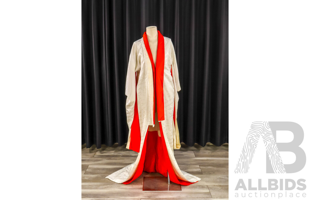 Beautiful Vintage Silk Hand Stitched Orange & White Japanese Kimono